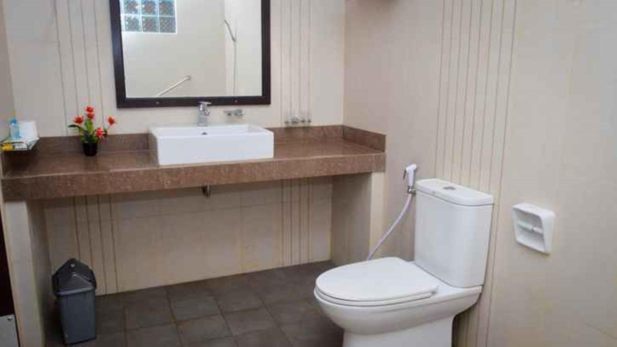 Uni Beach Hotel Пангандаран Екстериор снимка